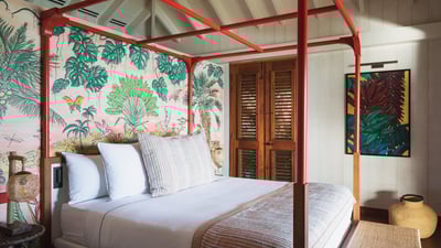 Bedroom 1: On the main level. King size bed, air conditioning, ceiling fan, safe, dressing room