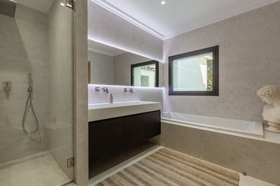 Luxury Villa Photo #34