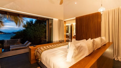 Luxury Villa Photo #40