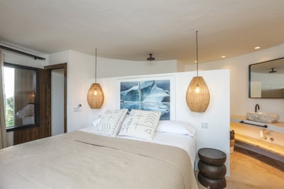 Luxury Villa Photo #40