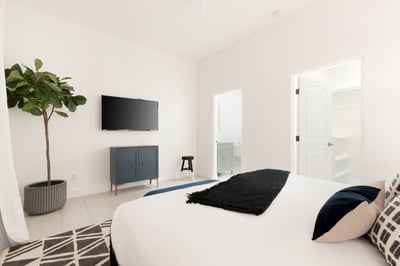 Back Stage with en suite bathroom