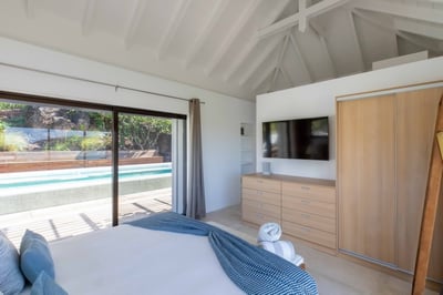 Luxury Villa Photo #26