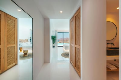 Luxury Villa Photo #31
