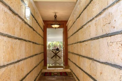 Luxury Villa Photo #9