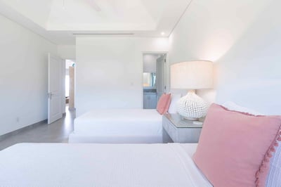 Luxury Villa Photo #16