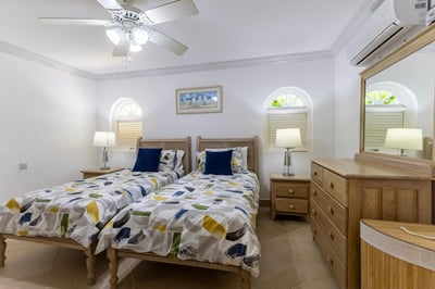 Luxury Villa Photo #17