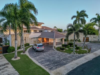 Luxury Villa Photo #33