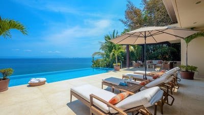 Luxury Villa Photo #4