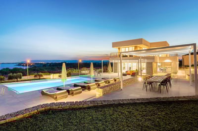 Luxury Villa Photo #3