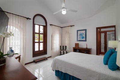 Luxury Villa Photo #14