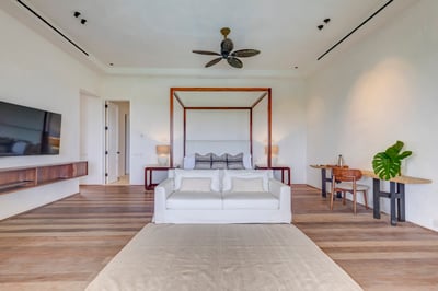 Luxury Villa Photo #36