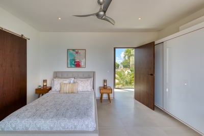 Luxury Villa Photo #40