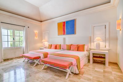 Luxury Villa Photo #23