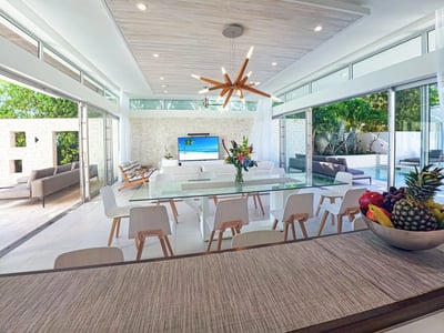 Luxury Villa Photo #4