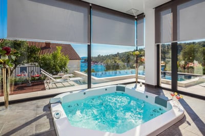 Luxury Villa Photo #14