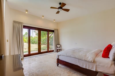 Luxury Villa Photo #38