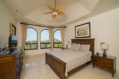 Luxury Villa Photo #23