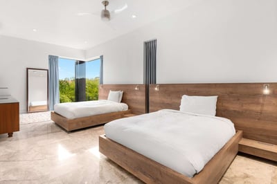Luxury Villa Photo #33