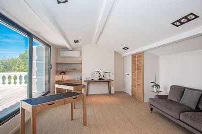 Luxury Villa Photo #16