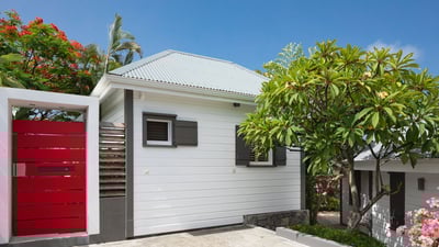 BLUE SWAN Outdoors: Beautiful gazebo next to pool, with lounge area. Magnificent views.&nbsp;