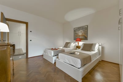 Luxury Villa Photo #13