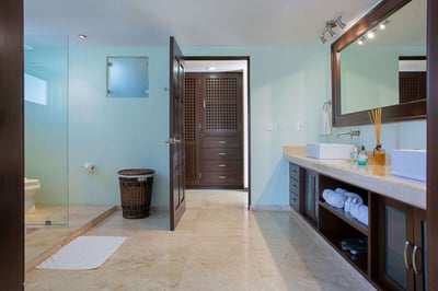 Luxury Villa Photo #19