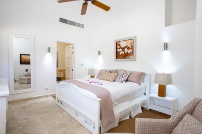 Luxury Villa Photo #40