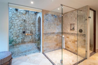 Luxury Villa Photo #49