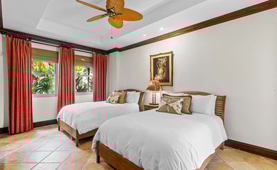 Luxury Villa Photo #23