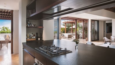 Kitchen & Dining Area