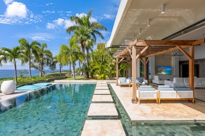 Luxury Villa Photo #3