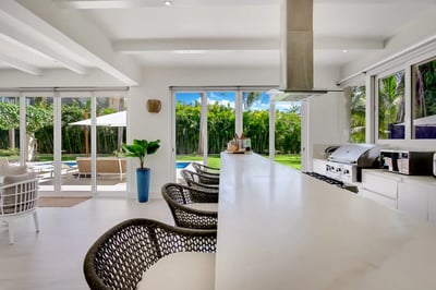 Luxury Villa Photo #16