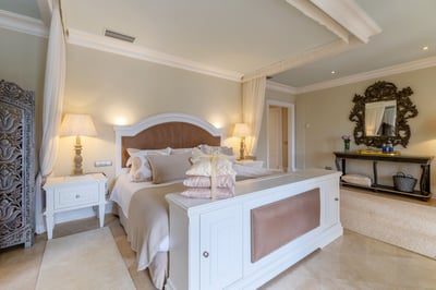 Luxury Villa Photo #32