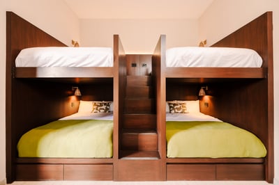 Bunk Room 5 - 4 Queen Beds, TV, AC