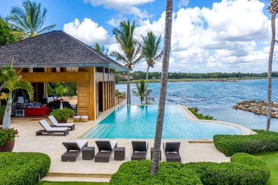 Luxury Villa Photo #12
