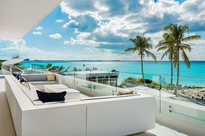 Luxury Villa Photo #6