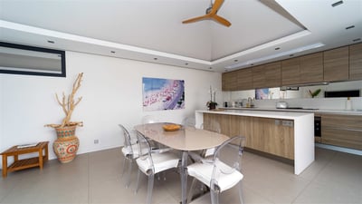 Kitchen & Dining Area