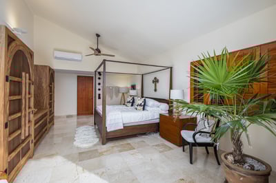 Luxury Villa Photo #28