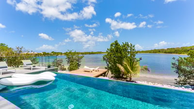 Luxury Villa Photo #4