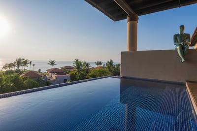 Luxury Villa Photo #4