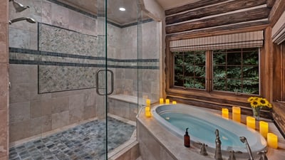 King ensuite on main level