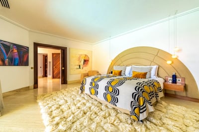 Luxury Villa Photo #35
