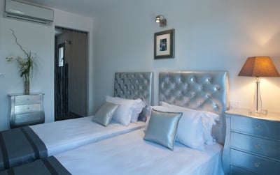 Luxury Villa Photo #15