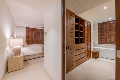 Luxury Villa Photo #23