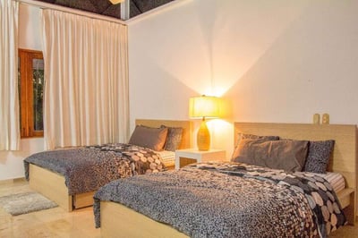 Luxury Villa Photo #11