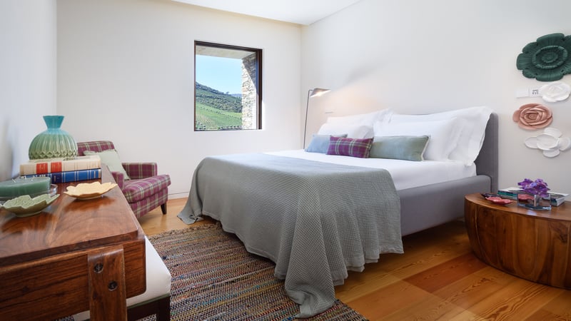 Douro Riverfront Villa