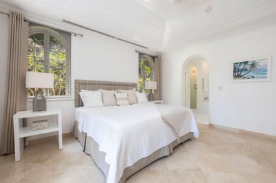 Luxury Villa Photo #13