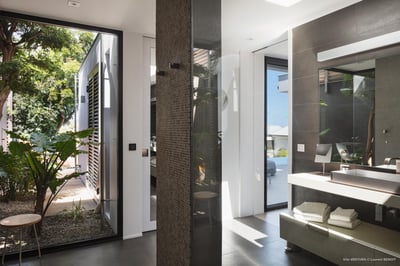 Luxury Villa Photo #18