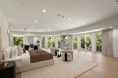 Luxury Villa Photo #32