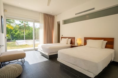 Luxury Villa Photo #34